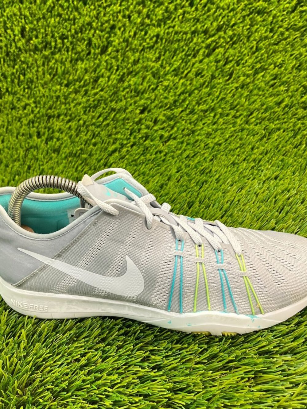 Nike Free TR 6 Womens Size 8 Gray Walking Athletic Running Shoes Sneakers